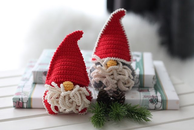 122 PATTERN GNOME christmas tree ornament crochet pattern
