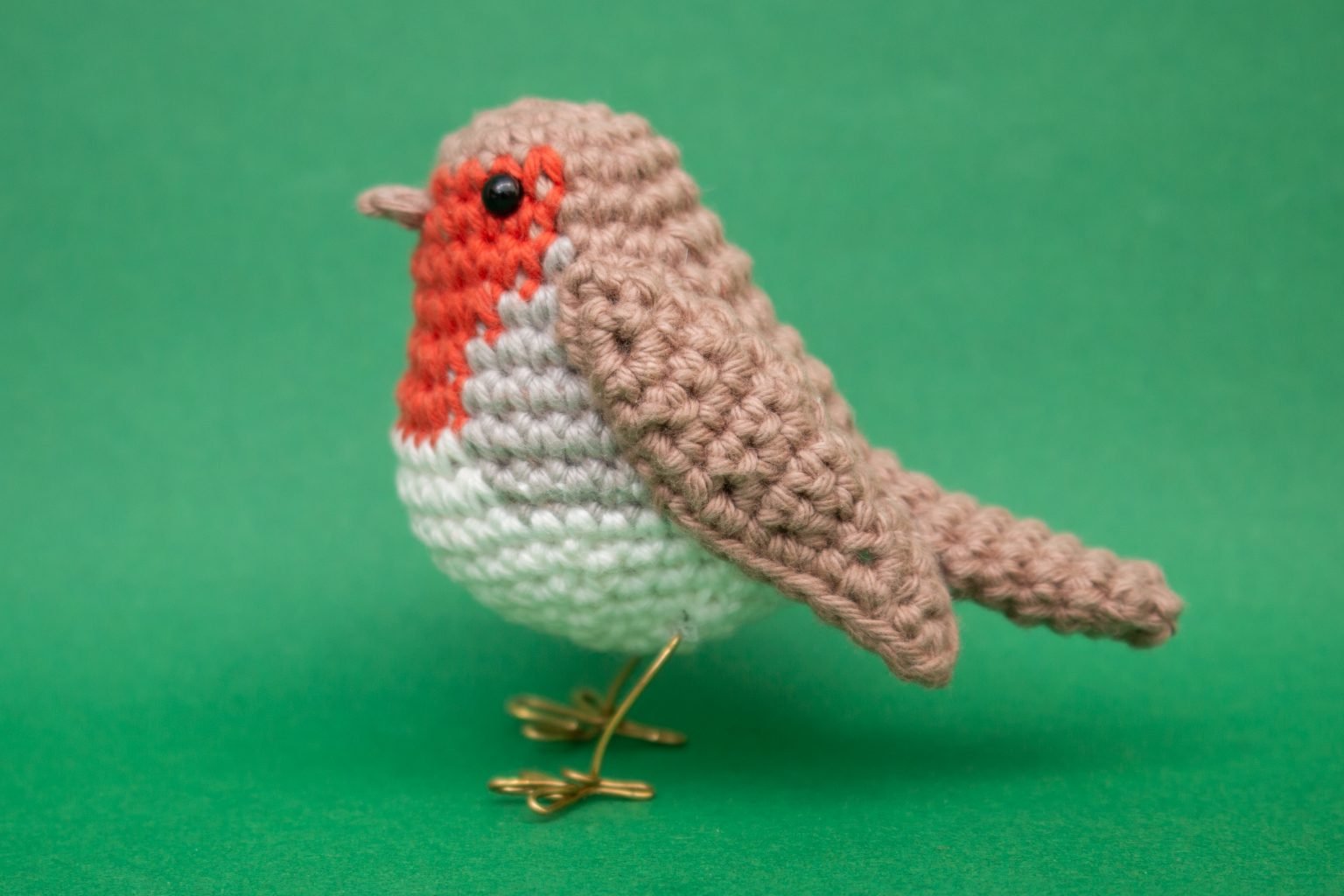 European-Robin-Free-Amigurumi-Pattern-1-1536x1024
