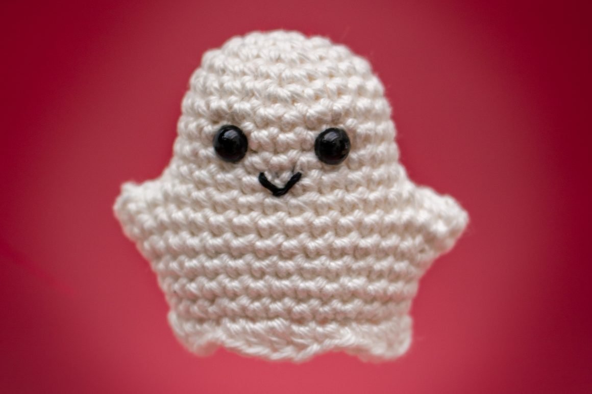 Stellas-Yarn-Universe-Gilbert-the-Ghost-2-1160x773