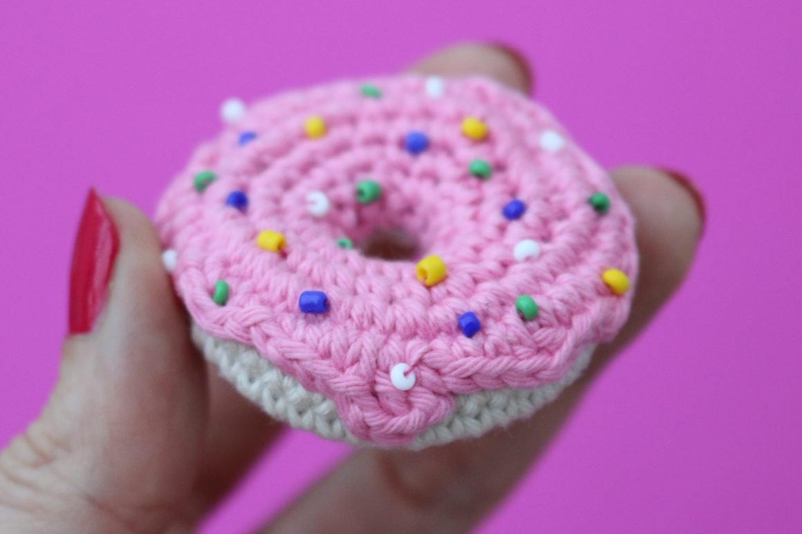 crochet-doughnut-1160x773